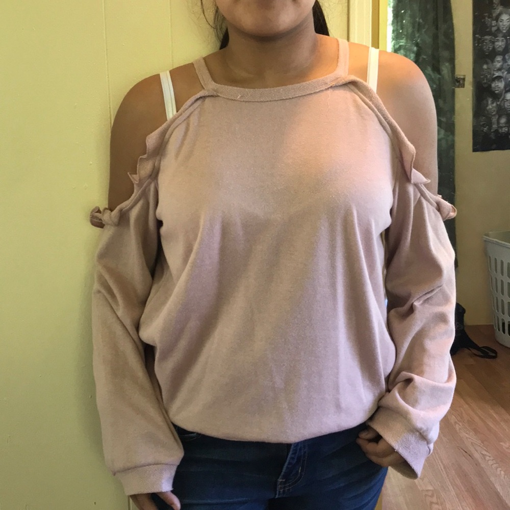 Long sleeve shoulder cut shirt